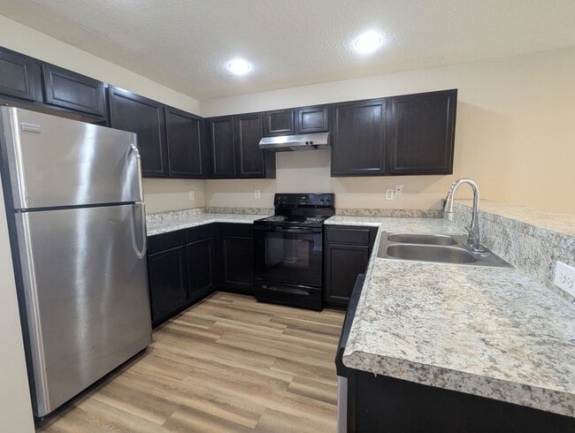 Building Photo - SPECIALS: *WAIVED $250 Admin Fee (app. fee not incl.); REDUCED RATE ON THIS 18mo LEASE (15mo & 12...