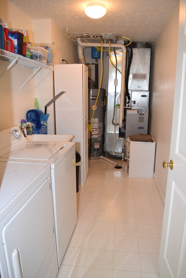 Building Photo - 3889 Thorngate Dr