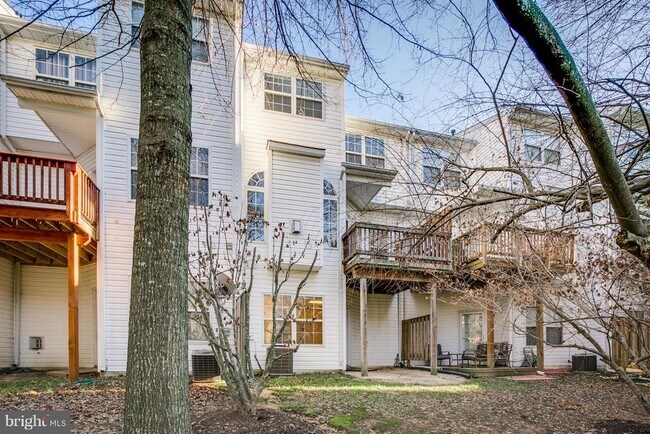 Building Photo - 6042 Blue Point Ct