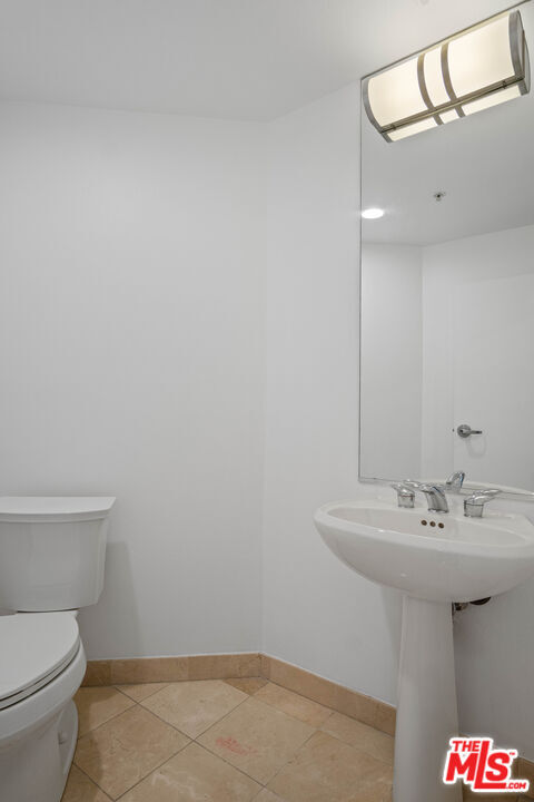 Building Photo - 13700 Marina Pointe Dr