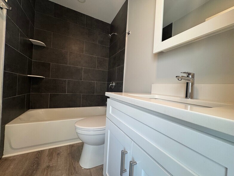 Building Photo - 10 Bouton St