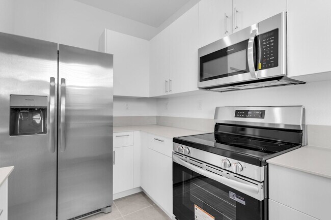 Building Photo - 2660 SE 28th St