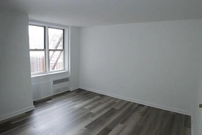 Building Photo - 31-85 Crescent St