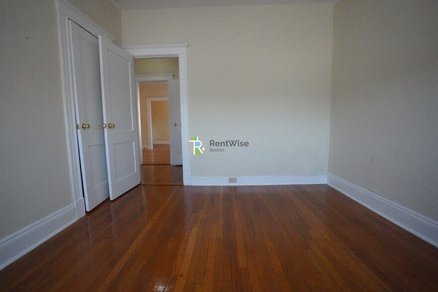 Building Photo - 228 Kelton St