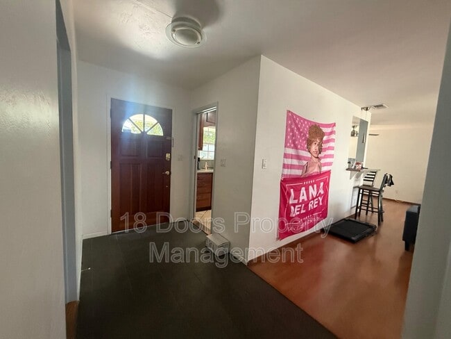 Building Photo - 5167 Tipton St