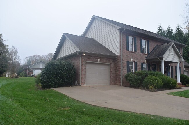 Building Photo - Hollar Duplex Conover