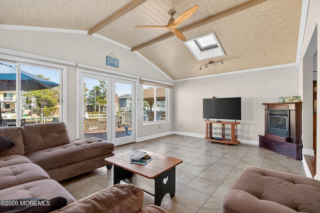 Building Photo - 13 Clearwater Way