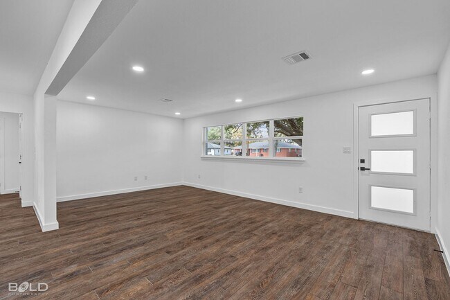 Building Photo - 2518 Belmont Blvd