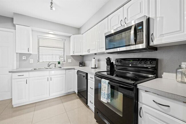 Building Photo - 1601 NE 63rd St