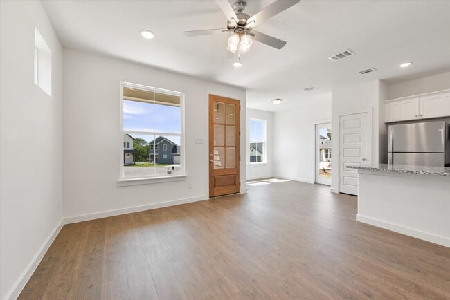 Building Photo - 1230 Elm Ct