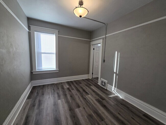 Building Photo - 322 Broad St