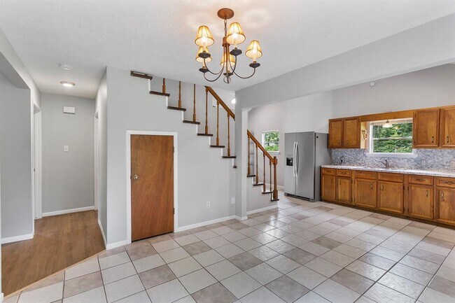 Building Photo - 14519 Oakleaf Dr