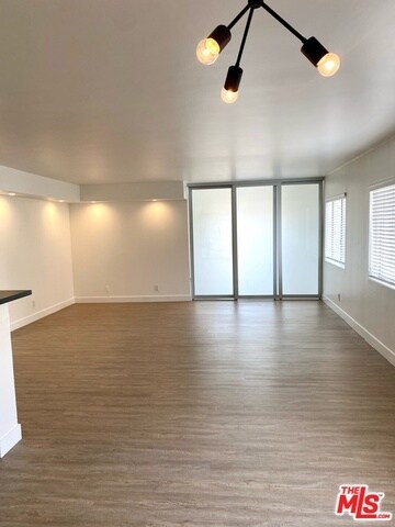 Building Photo - 435 N Oakhurst Dr