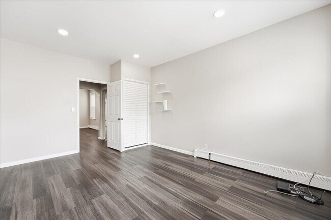 Building Photo - 169 Zabriskie St