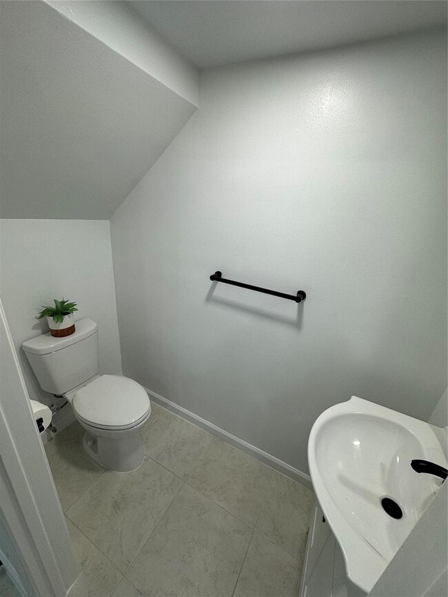 Building Photo - 3102 Coral Ridge Dr