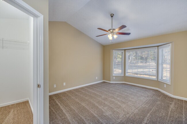Building Photo - Cute Ranch Beauty in Covington, Fenced Back yard: Granite counter tops