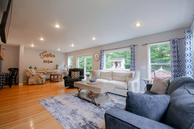 Building Photo - 1180 N Rd