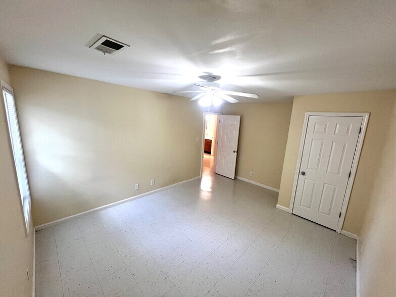 Building Photo - 9063 Pembroke Oak Grove Rd
