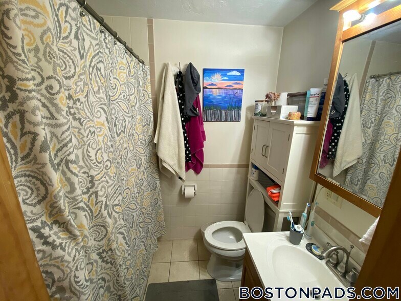 Building Photo - 61 Anderson St