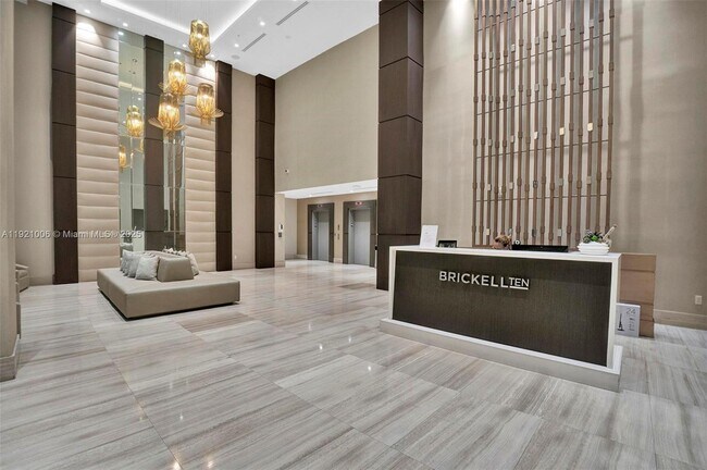 Building Photo - 1010 SW 2nd Ave