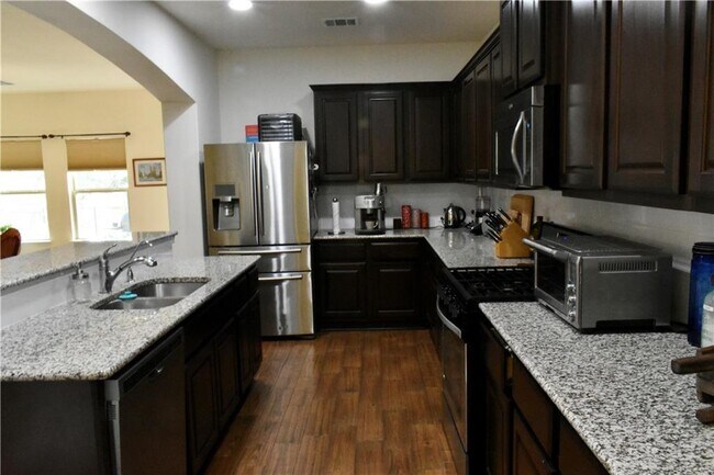 Building Photo - 201 Leather Oak Loop