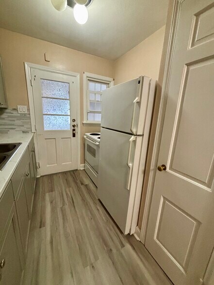 Kitchen - 2228 Crescent Rd