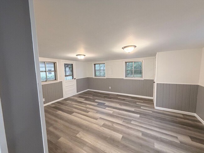 Building Photo - Newly renovated 3 bedroom house