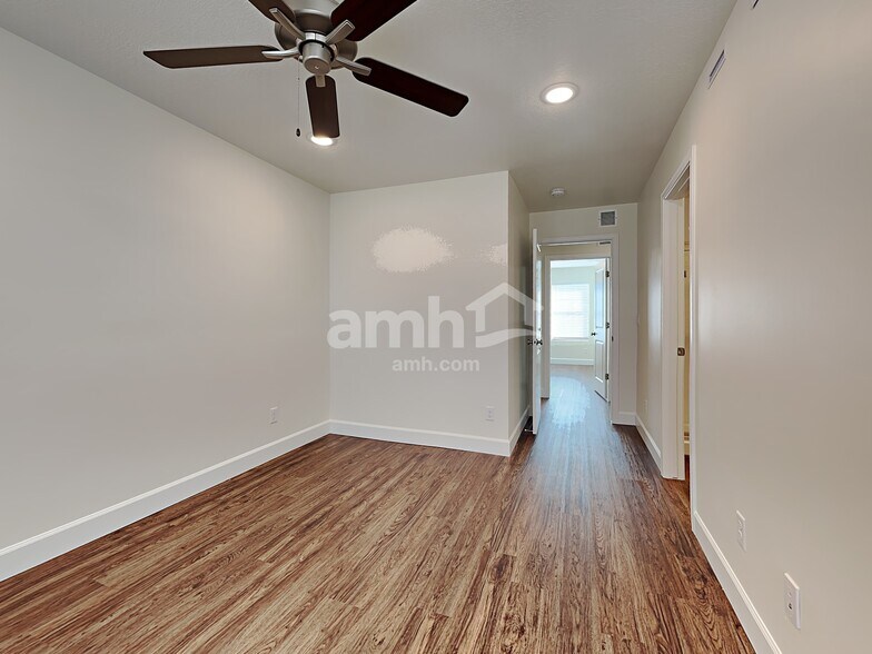 Building Photo - 11076 S Trocadero Ave