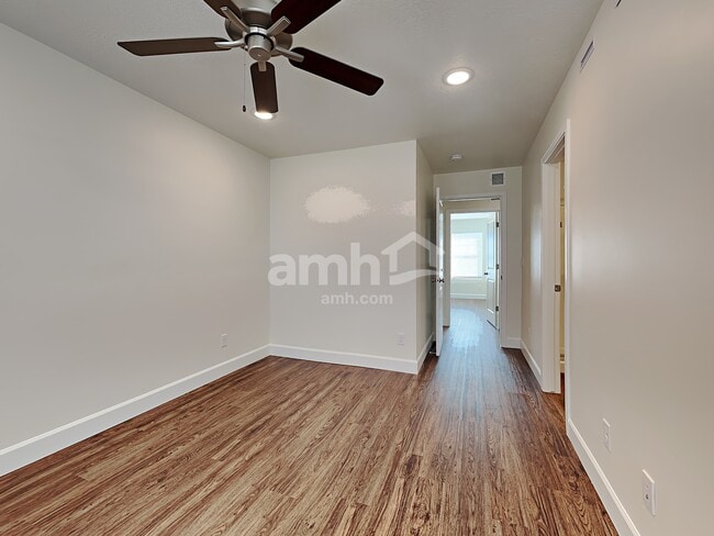 Building Photo - 11076 S Trocadero Ave