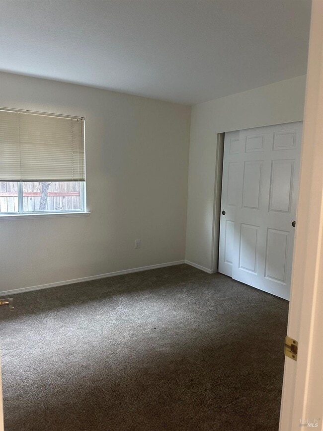 Building Photo - 767 Raven Dr