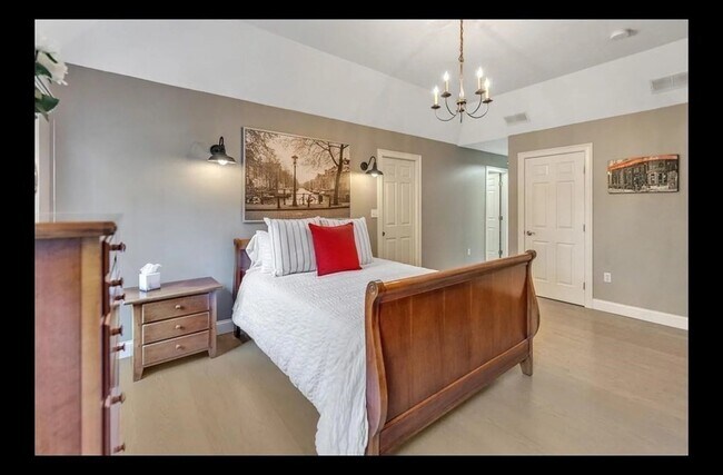 Building Photo - 7 Washburn St