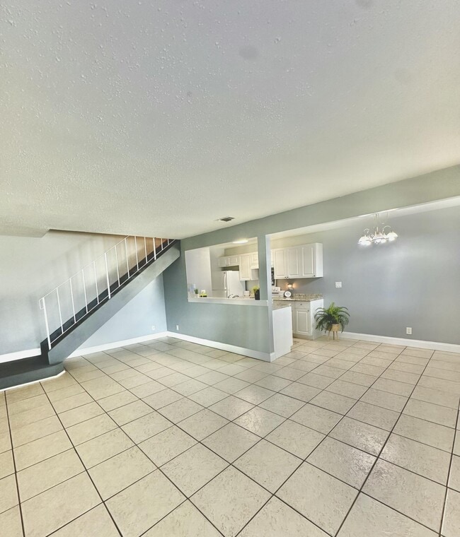 Building Photo - 824 E Tiffany Dr