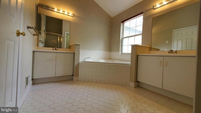 Building Photo - 101 Treymore Ct