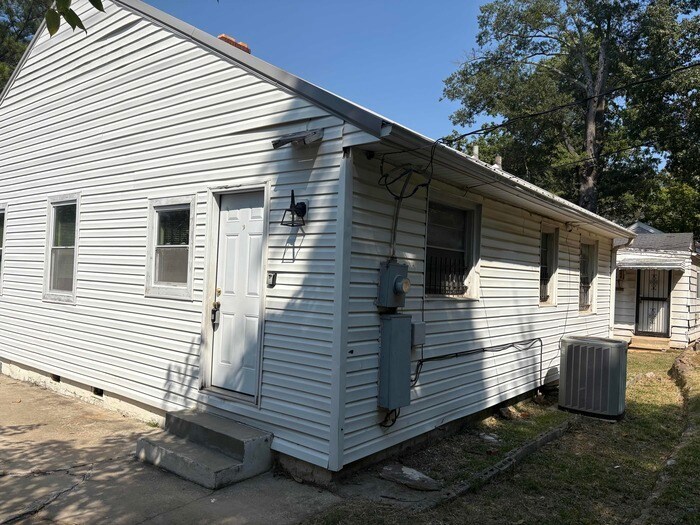 Building Photo - 4409 Ave I