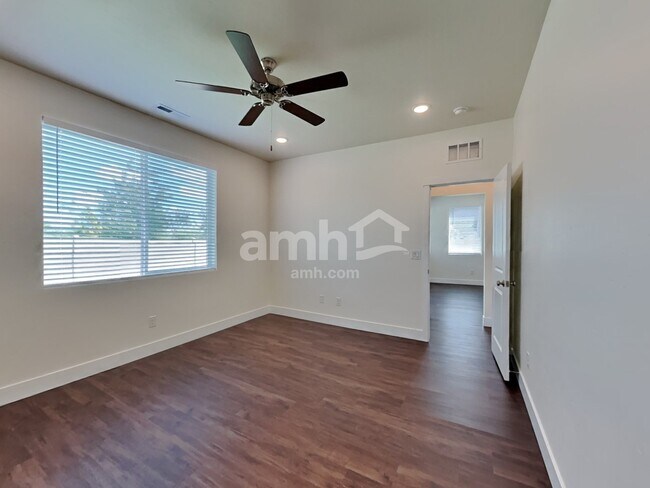 Building Photo - 1400 Alderleaf Ave