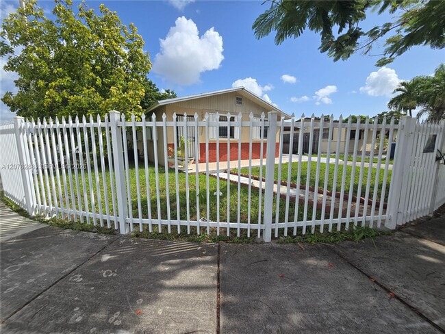 Building Photo - 11631 SW 182nd Terrace