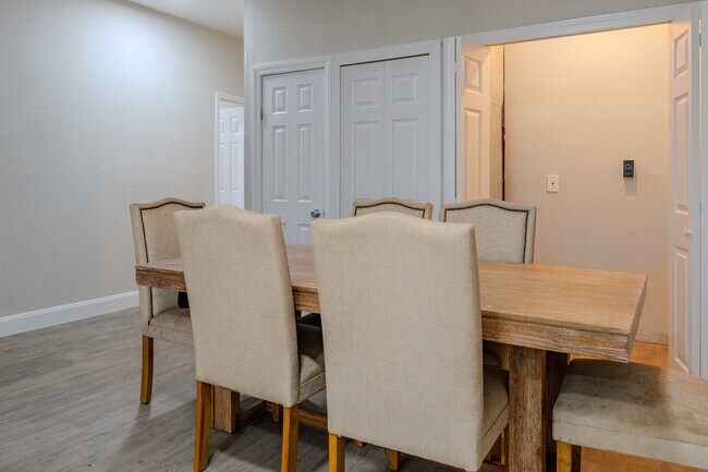 Building Photo - 129 W Church St