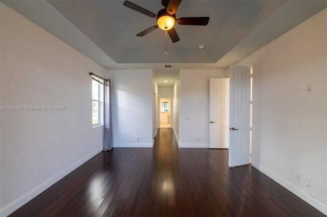 Building Photo - 896 Marina Dr