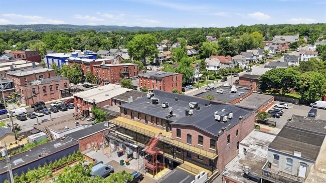 Building Photo - 207 Main St