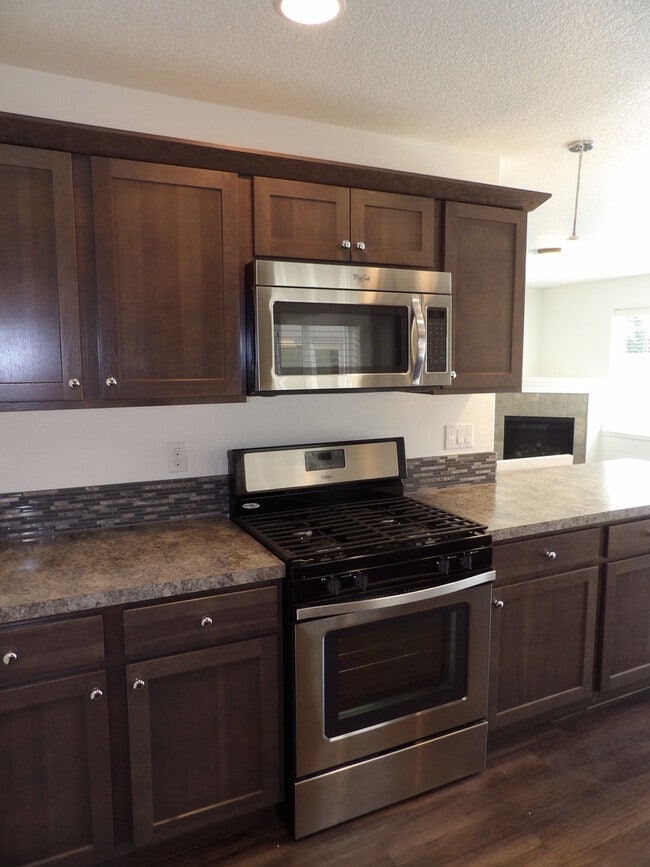 Building Photo - Beautiful Home!  Close to Downtown Hillsboro!