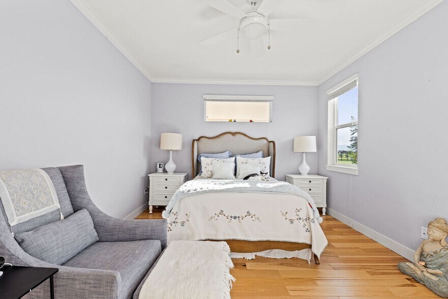 Building Photo - 799 Robert St