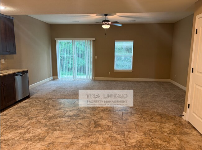 Building Photo - Northland Living at Its Best | 3 Bed • 2 Bath • 1,500 Sq Ft