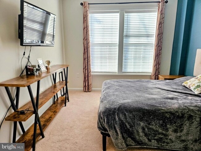 Building Photo - 18 Fenwick Dr