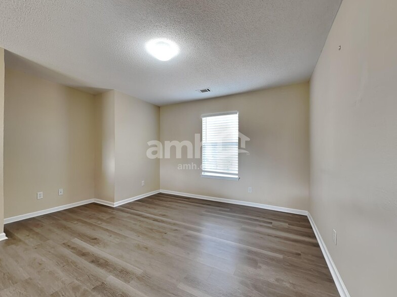 Building Photo - 20 Willow Lakes Dr