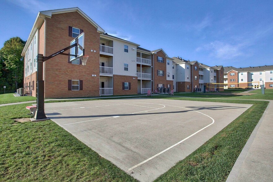 Basketball_Buckeye-Village_1482-N-Lexington-Springmill-Rd-Ontario-OH_RPI_PJ-05178_CP_02 - Buckeye Village Apartments