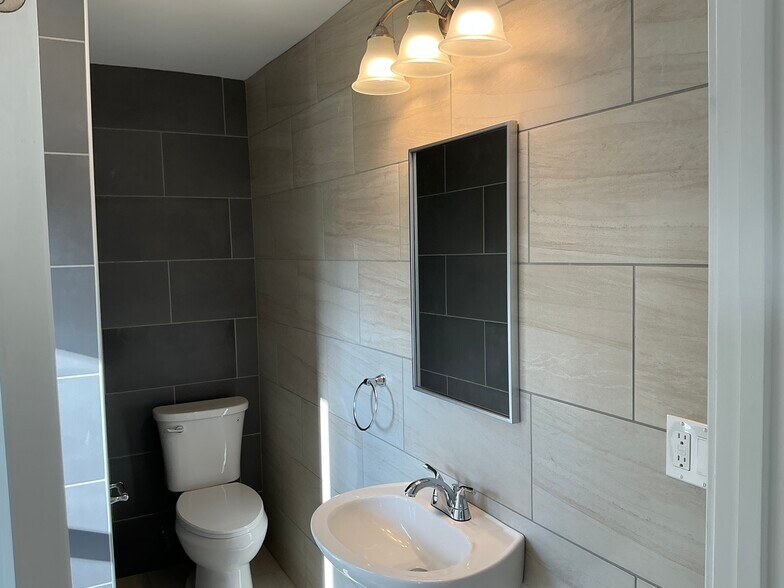 Building Photo - 35 West St