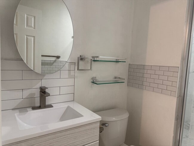 Building Photo - Cute Updated Home