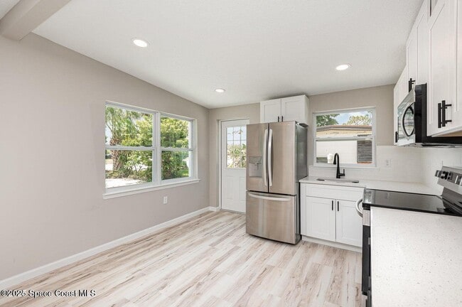 Building Photo - 2626 Sarno Rd