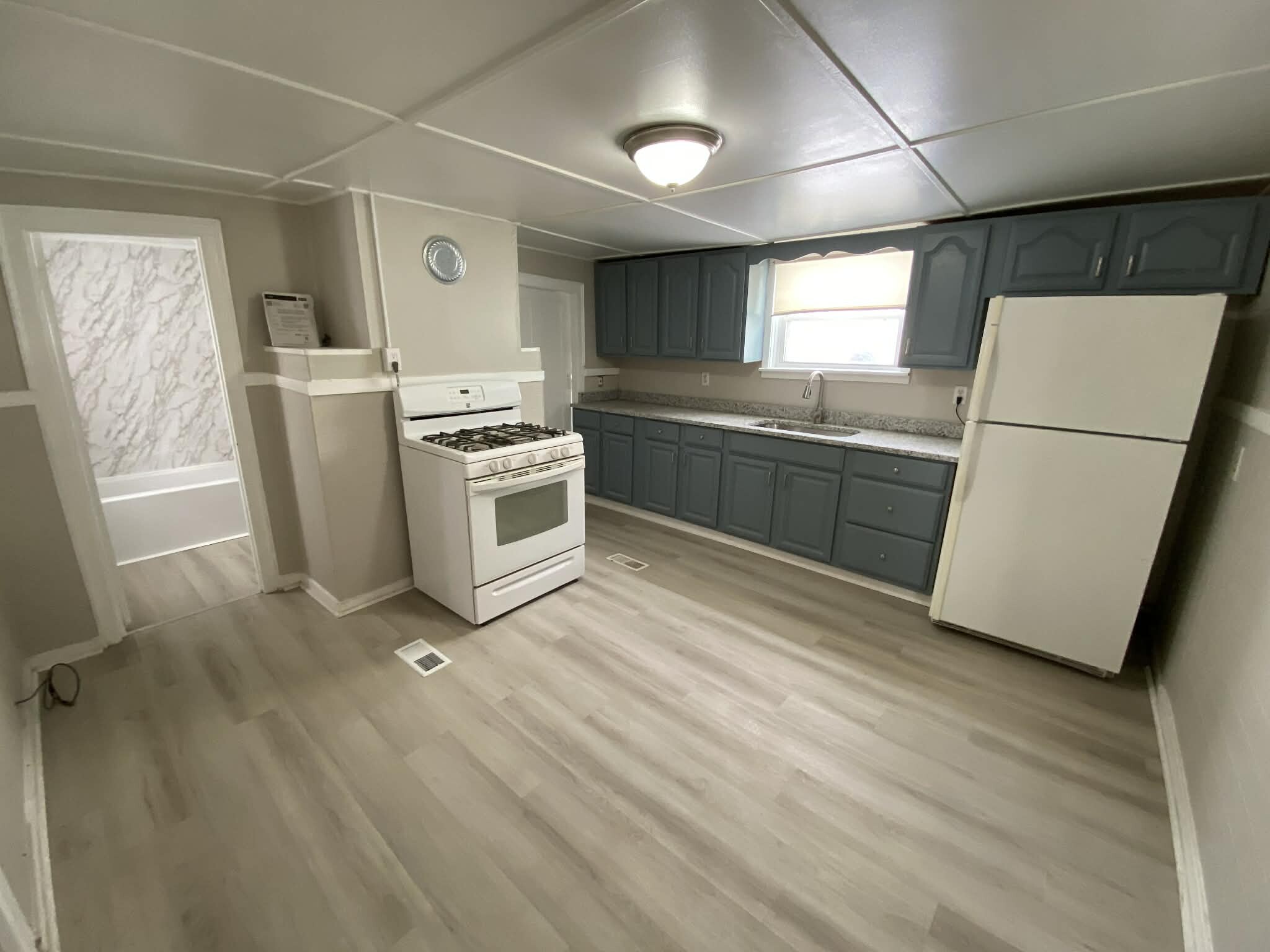 Building Photo - 2127 2nd Ave