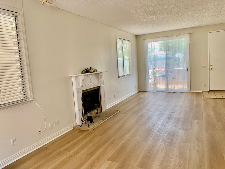 Building Photo - 13901 Olive View Ln